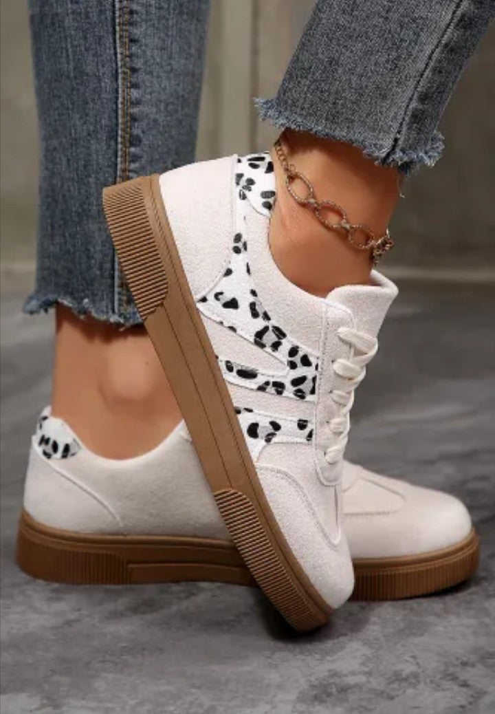 White sueded Shoe